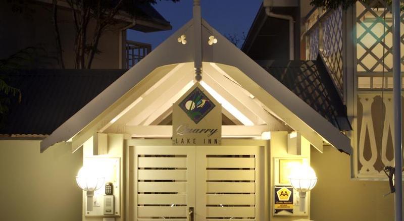 איסט לונדון Quarry Lake Inn מראה חיצוני תמונה