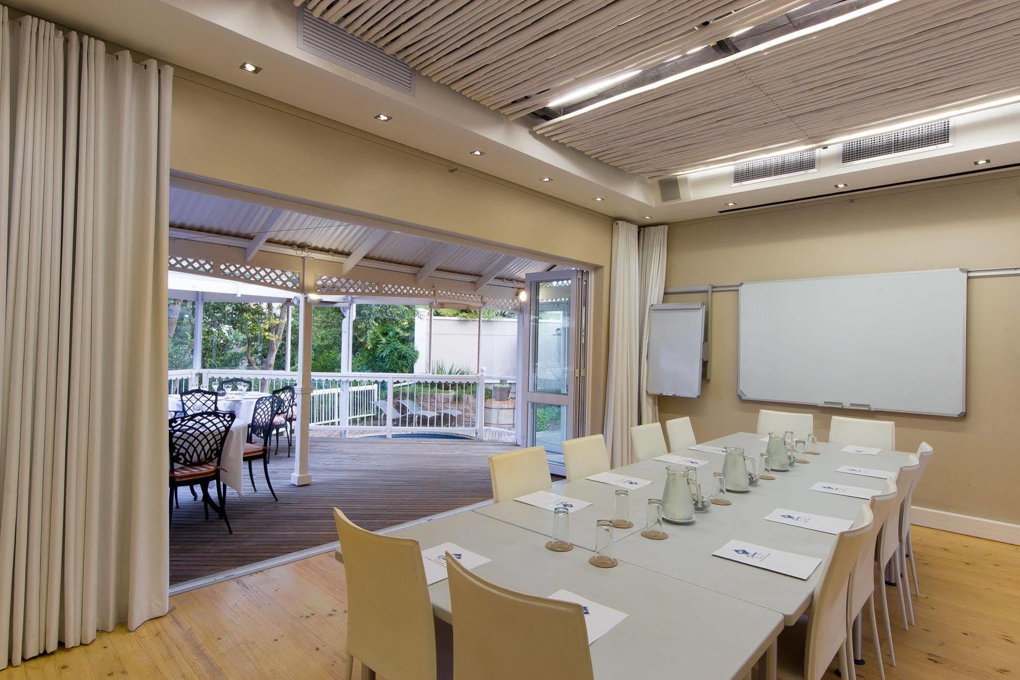 איסט לונדון Quarry Lake Inn מראה חיצוני תמונה