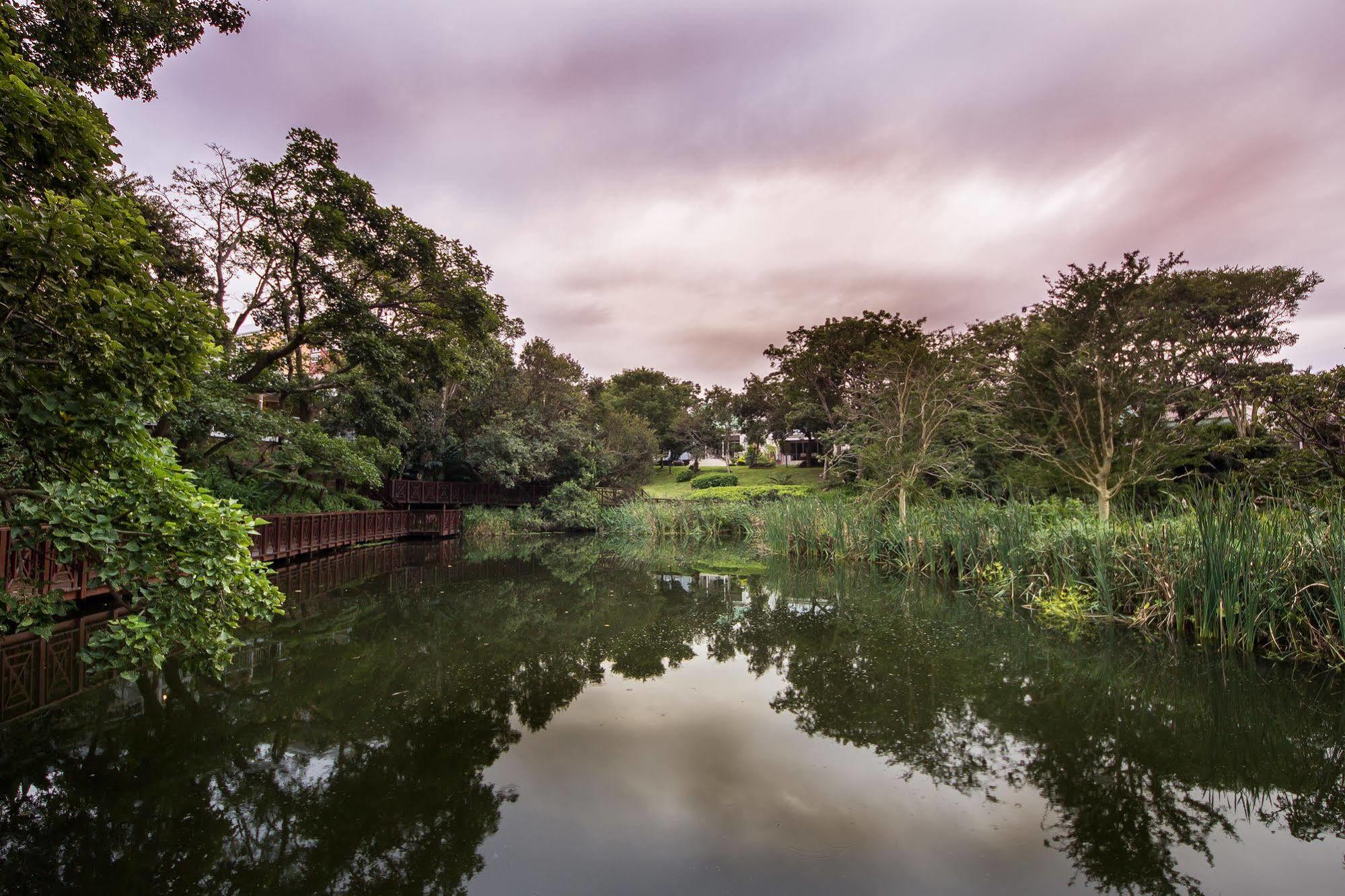 איסט לונדון Quarry Lake Inn מראה חיצוני תמונה